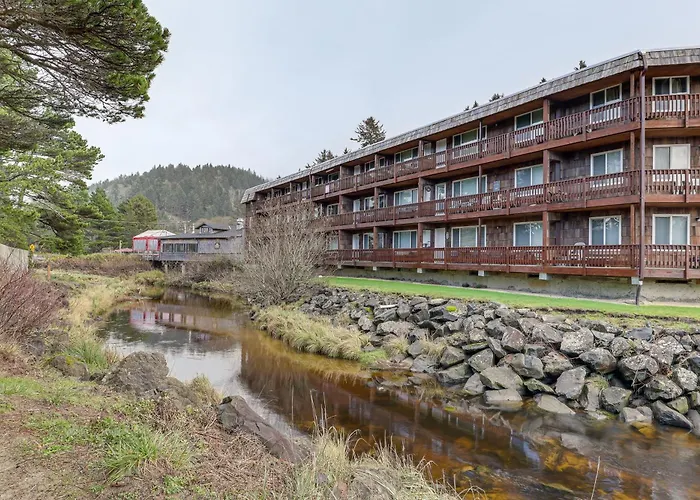 Walk To Neskowin Beach! Creekside Oregon Retreat